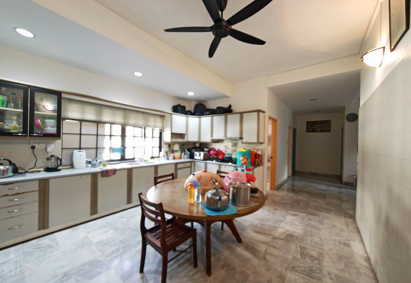 SL 8, Bandar Sungai Long