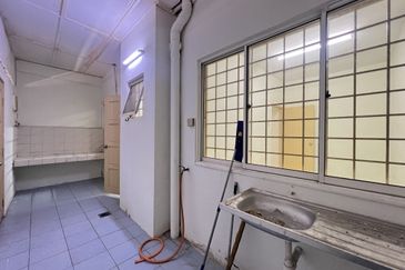 SL 6, Bandar Sungai Long