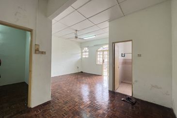 SL 6, Bandar Sungai Long