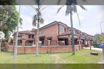 SL 13, Bandar Sungai Long