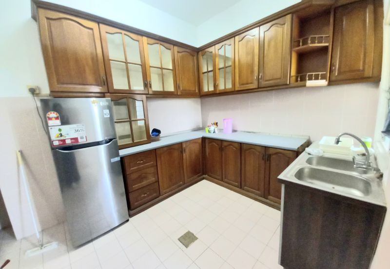 Evergreen Park Acorn and Hazel