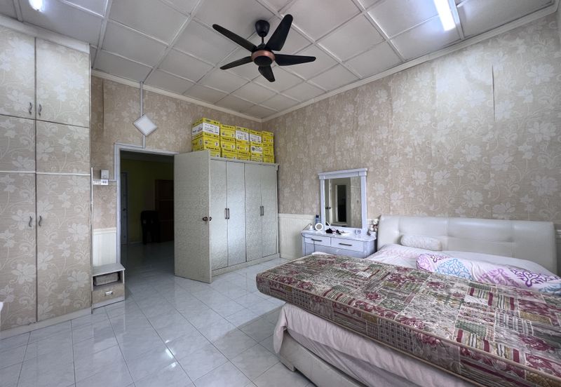 SL 11, Bandar Sungai Long