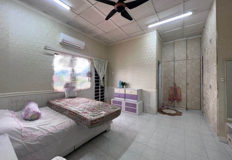 SL 11, Bandar Sungai Long