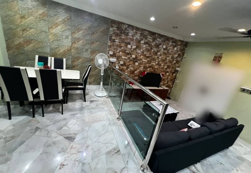 SL7, Bandar Sungai Long