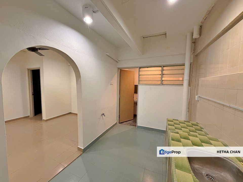 Taman Serdang Raya Newly Refurbished Flat For Sale, Selangor, Seri Kembangan