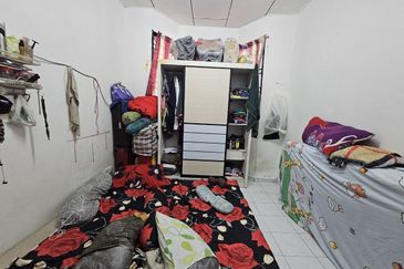 Jalan Kancil-Taman scientex pasir gudang-Single storey corner lot 