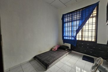 Jalan Kancil-Taman scientex pasir gudang-Single storey corner lot 