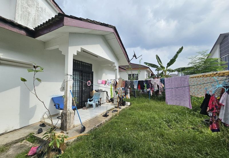 Jalan Kancil-Taman scientex pasir gudang-Single storey corner lot 