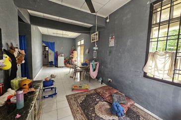 Jalan Kancil-Taman scientex pasir gudang-Single storey corner lot 