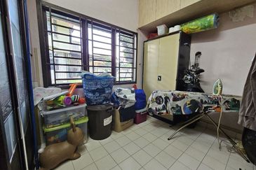 Jalan Bukit Kempas @ Taman Bukit Kempas  Double Storey Terrace House Corner 