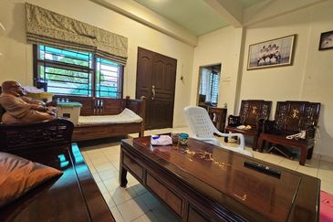 Jalan Bukit Kempas @ Taman Bukit Kempas  Double Storey Terrace House Corner 