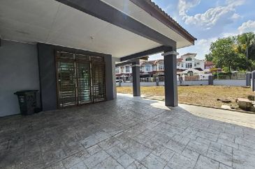 Corner Desa Terbau Terrace House for rent