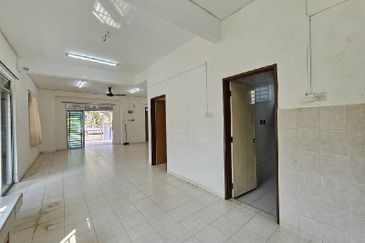 Corner Desa Terbau Terrace House for rent