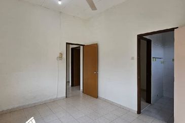 Corner Desa Terbau Terrace House for rent