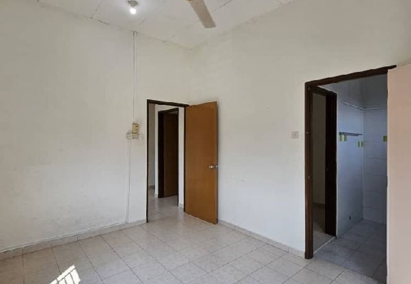 Corner Desa Terbau Terrace House for rent