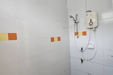 Corner Desa Terbau Terrace House for rent