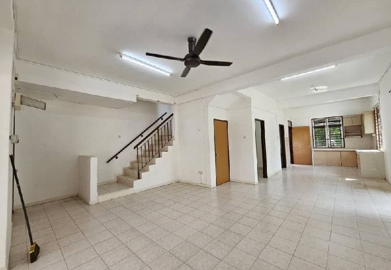 Corner Desa Terbau Terrace House for rent