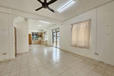 Corner Desa Terbau Terrace House for rent