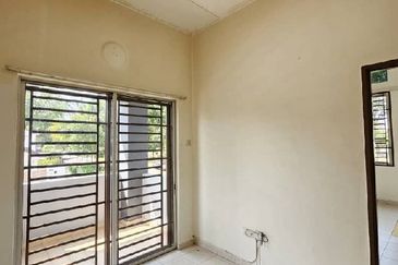 Corner Desa Terbau Terrace House for rent