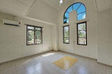 Corner Desa Terbau Terrace House for rent