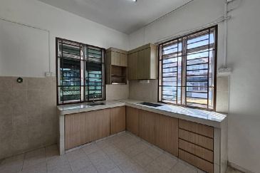 Corner Desa Terbau Terrace House for rent
