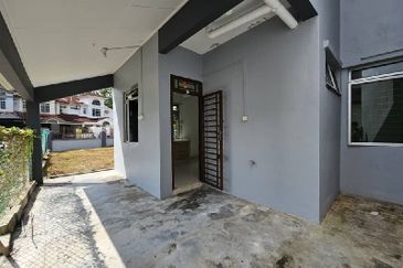 Corner Desa Terbau Terrace House for rent