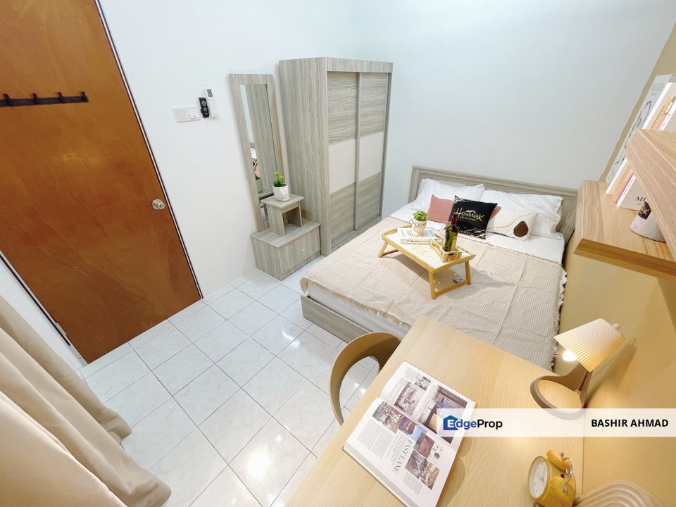 Balcony Room In Damansara! Walking Distance To MRT Mutiara Damansara, Selangor, Kota Damansara