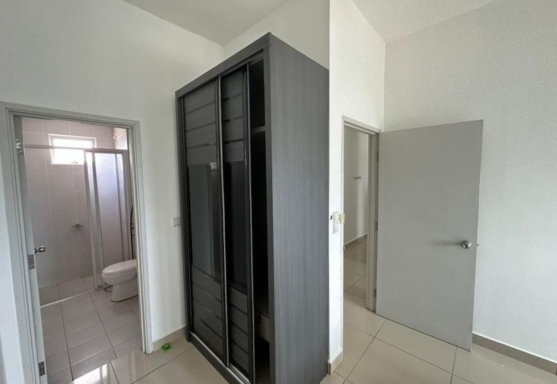 Meridin Bayvue Apartment