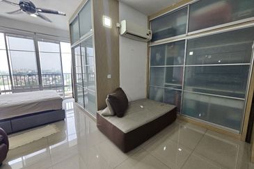 Dedaun Hijau (Greenfield Regency)