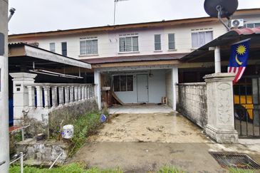 Taman Tanjung Puteri Resort