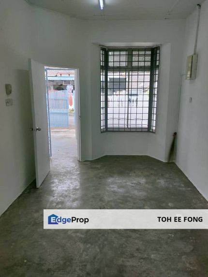 Taman Universiti Single Storey Terrace House Original Unit For Sale, Johor, Skudai