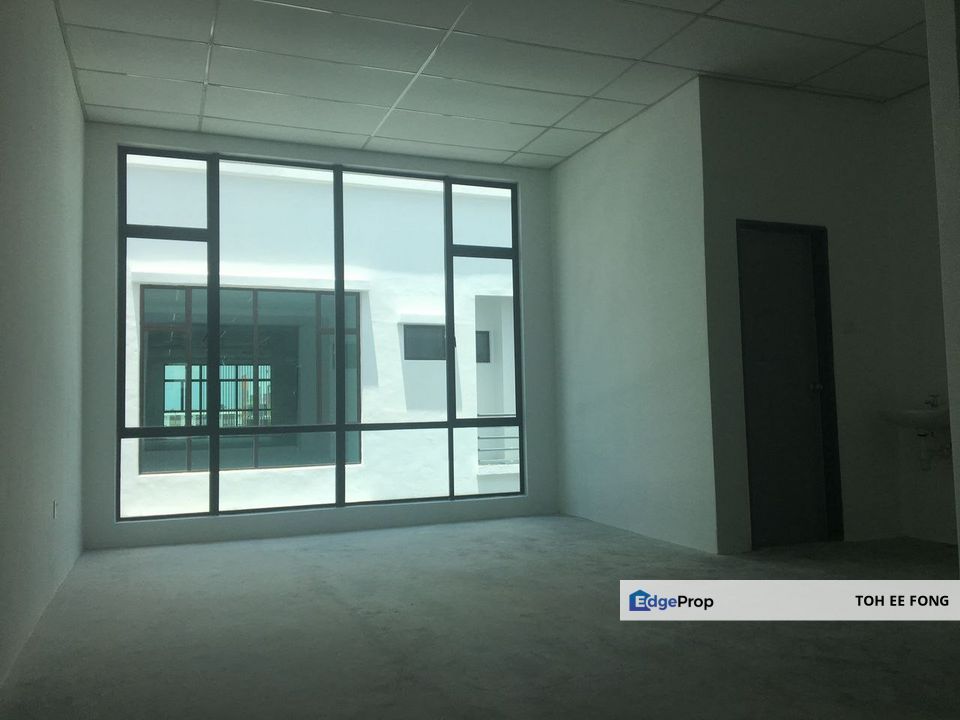 Nusantara Prima 3 Storey Shop Lot Facing Main Road For Sale, Johor, 