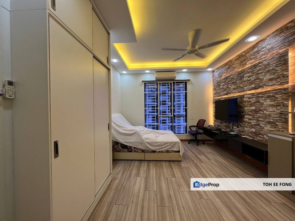 The Platino Serviced Apartment Corner Lot Fully Renovated Unit For Sale, Johor, Johor Bahru