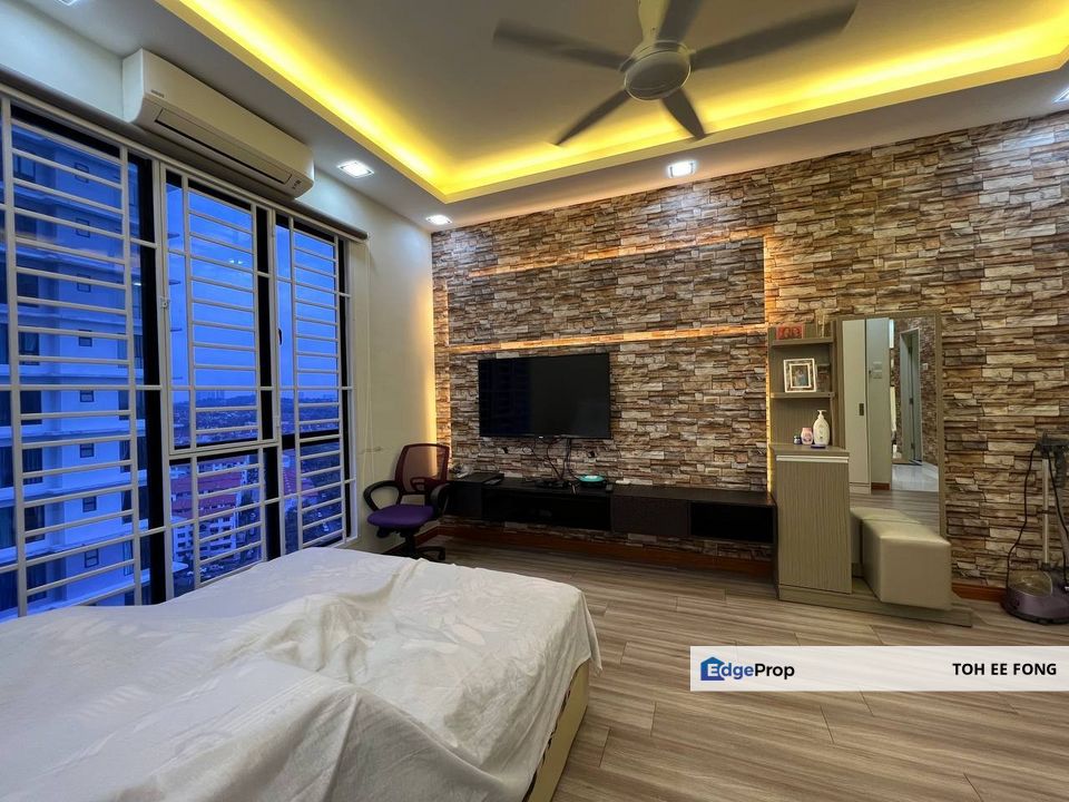 The Platino Serviced Apartment Corner Lot Fully Renovated Unit For Sale, Johor, Johor Bahru