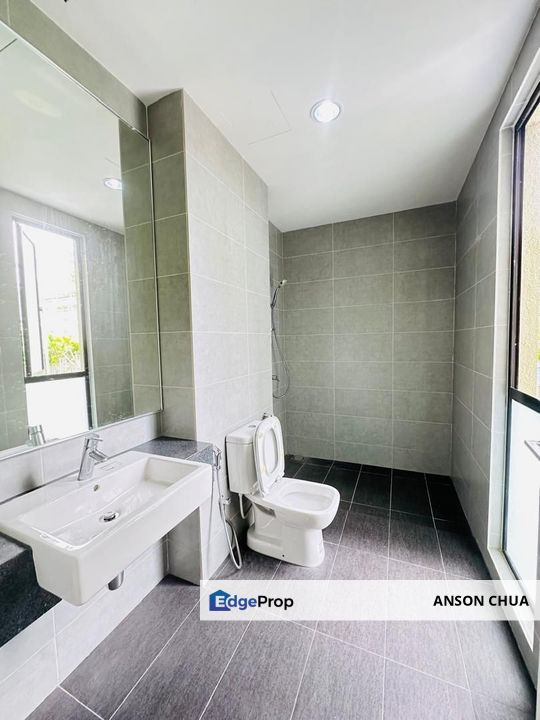 Residensi Ledang, Iskandar Puteri @ Ground Floor Townhouse with Pool View For Sale, Johor, East Ledang