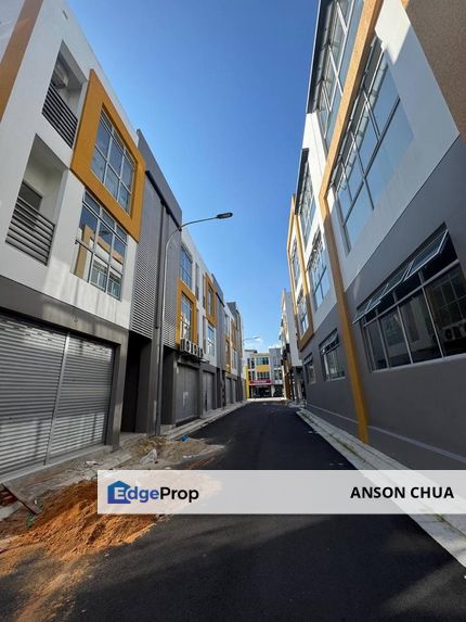 Molek Hub @ 3 Storey Endlot Shoplot For Sale, Johor, Johor Bahru