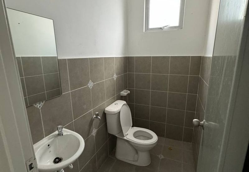 Taman Mount Austin Commercial