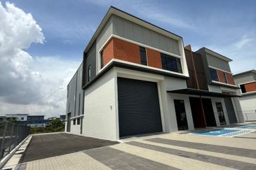 1.5 Storey Semi-D Light Industry