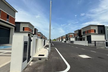 1.5 Storey Semi-D Light Industry