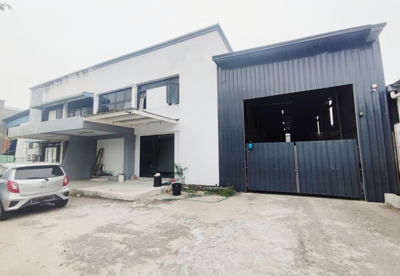 1.5 Storey Light Industri In Taman IKS Juru