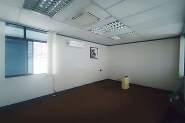 1.5 Storey Light Industri In Taman IKS Juru