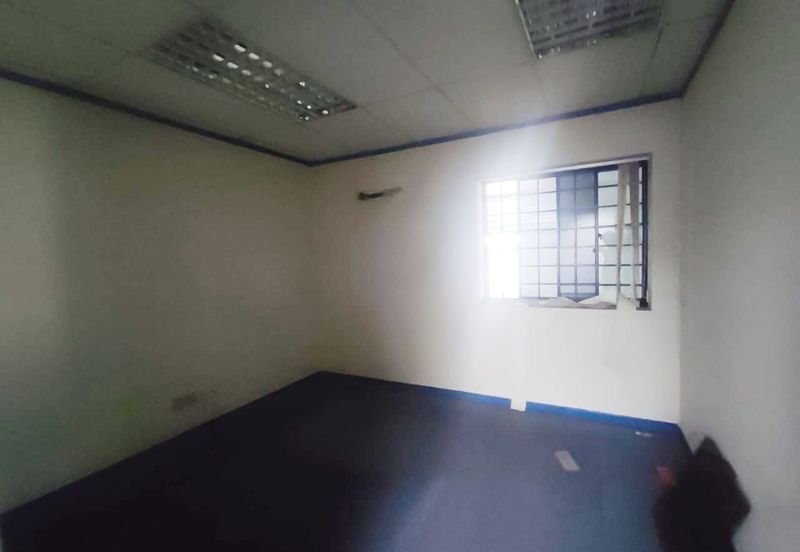 1.5 Storey Light Industri In Taman IKS Juru