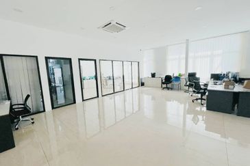 1.5 Storey Detached Light Industrial For Rent