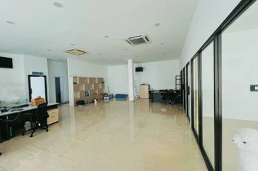 1.5 Storey Detached Light Industrial For Rent