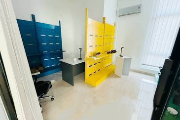 1.5 Storey Detached Light Industrial For Rent