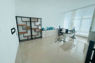 1.5 Storey Detached Light Industrial For Rent