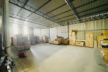 1.5 Storey Detached Light Industrial For Rent