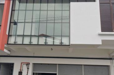 1.5 Terrace Factory Warehouse In Taman Industri Sungai Puyu