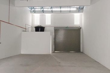 1.5 Terrace Factory Warehouse In Taman Industri Sungai Puyu