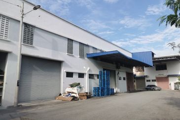1.5 Terrace Factory Warehouse In Taman Industri Sungai Puyu